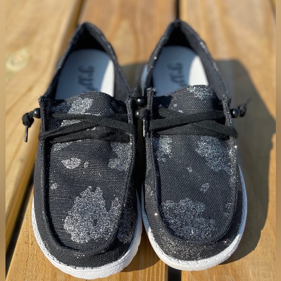 New Women's Gypsy Jazz Sparkly Cow Shoes Animal Print Slip on Sneakers size 8.5 - Picture 2 of 3